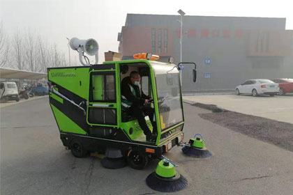 華潤周口醫藥使用萊特四輪電動掃地車 驅動醫藥健康產業高質量發展