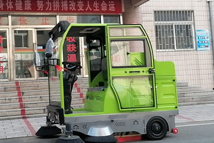 青云學府配備萊特LT-S26型掃地車護航成長 守護潔凈校園