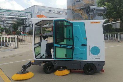 先尼科化工（泰興）有限公司引進萊特LT-G50掃地車 賦能高效清潔 彰顯人文關懷