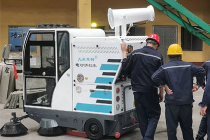 濰坊特鋼采購萊特LT-G26型掃地車 科技賦能清潔 攜手共促發展